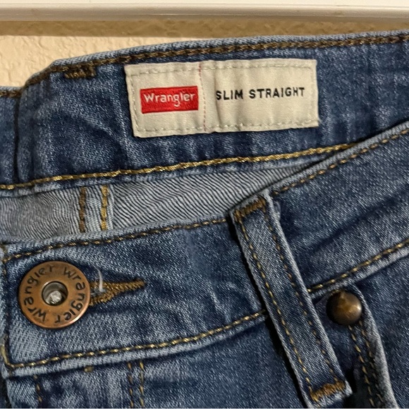 Men’s Wrangler Slim Straight Blue Jeans - Picture 2 of 5